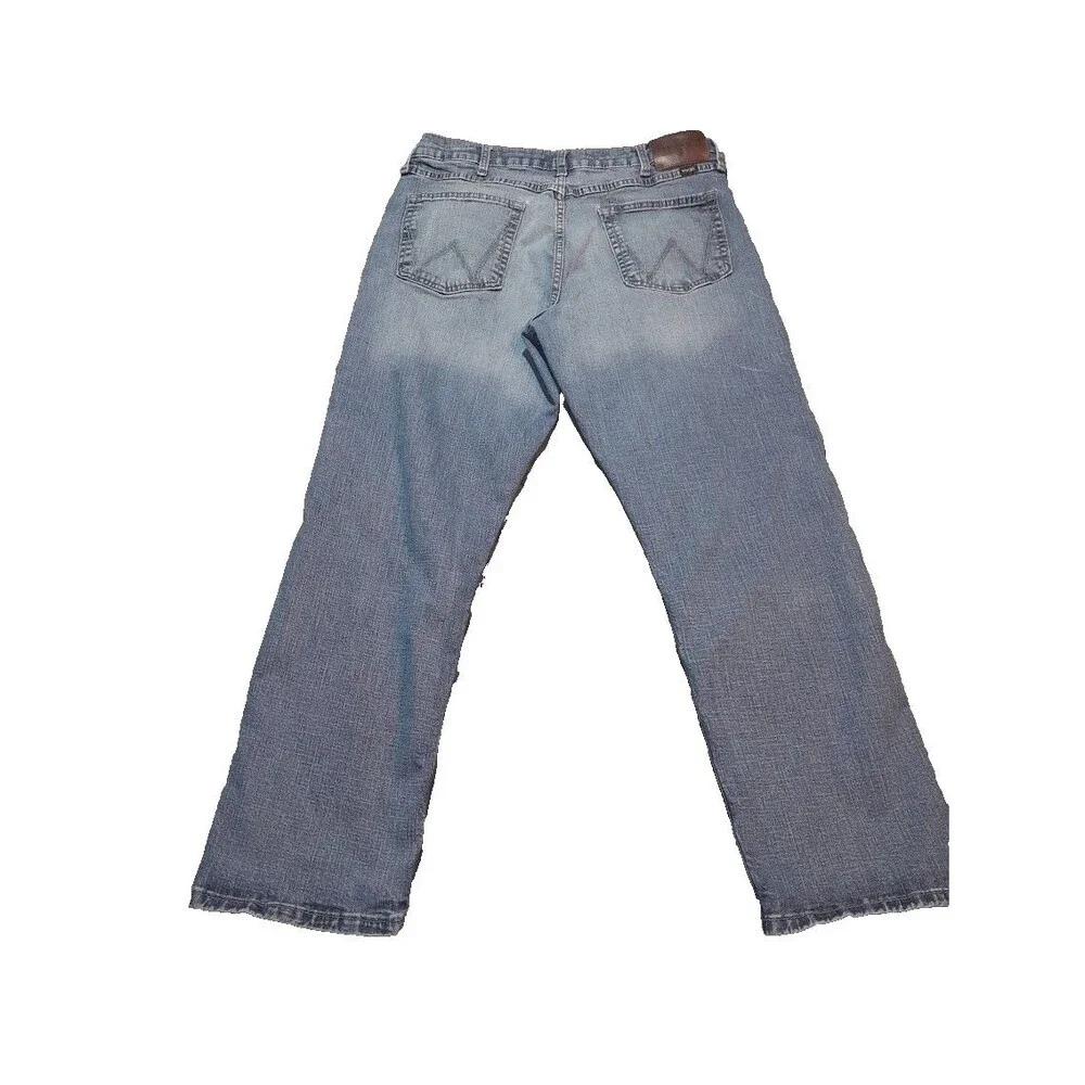 Wrangler Jeans Mens 34x28 Blue Light Wash Cotton Work wear Denim Cowboy